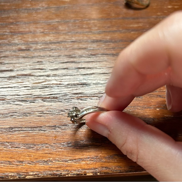 10k Gold Diamond Cluster Ring - Picture 5 of 7